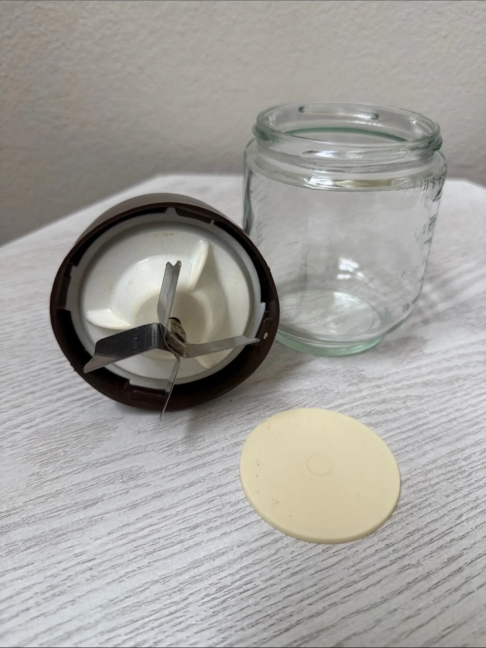 Vintage Gemco Made in the USA 2 Cup Spring Loaded Push Plunger Nut Food Chopper